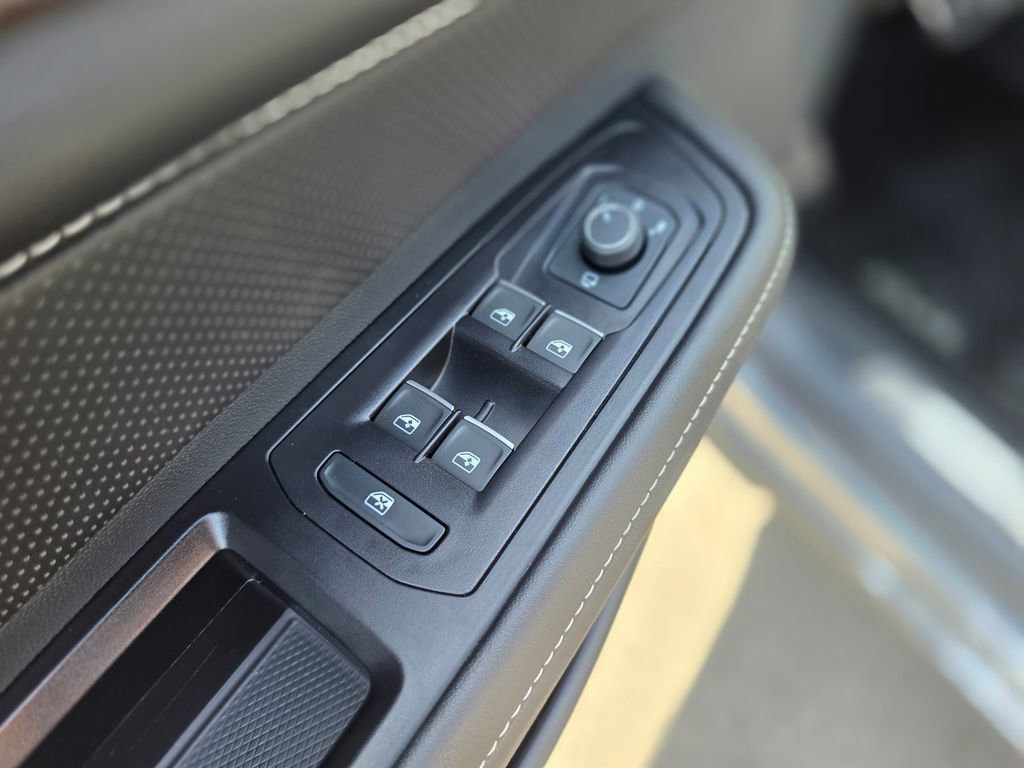 Used 2025 Volkswagen Atlas SEL Premium R-Line image 27