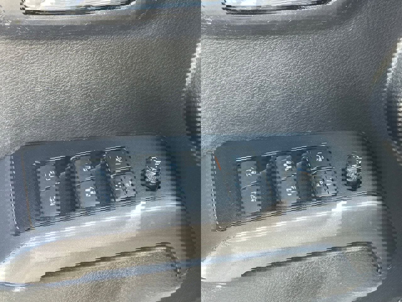 Used 2021 Toyota Tacoma TRD Off-Road w/ Technology Package AWD/4WD image 7