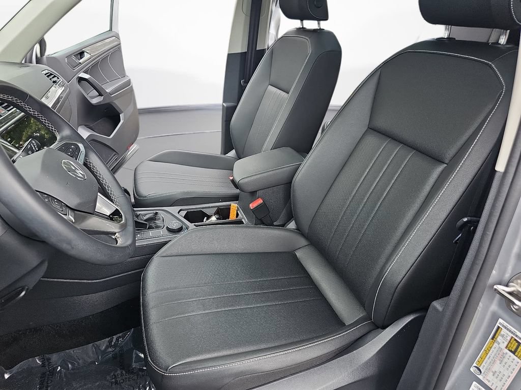 Used 2023 Volkswagen Tiguan SE AWD/4WD image 14