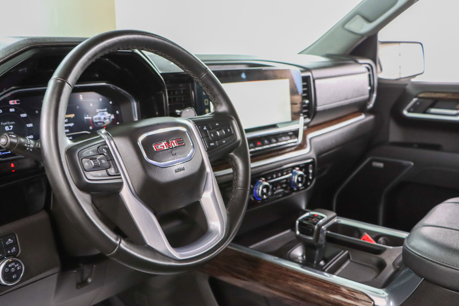 Used 2025 GMC Sierra 1500 Elevation w/ Elevation Premium Package image 25