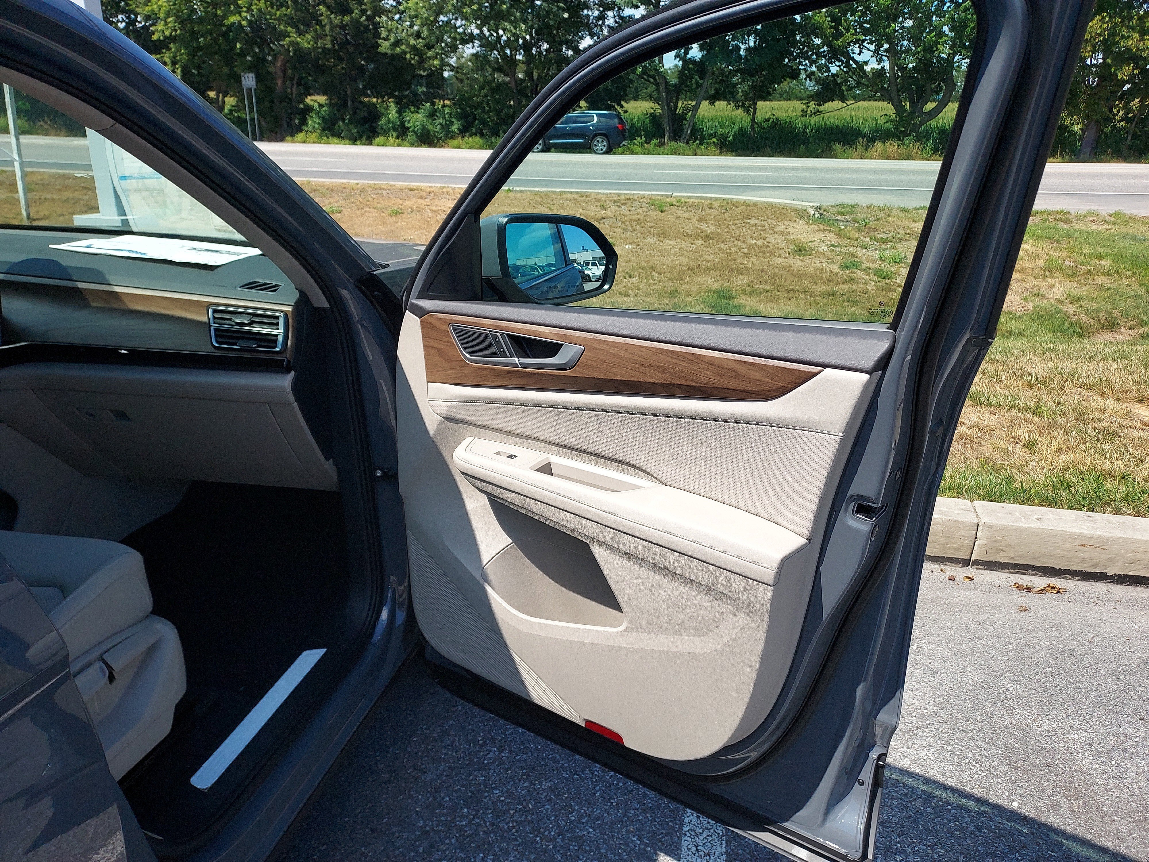 New 2026 Volkswagen Atlas SE image 23