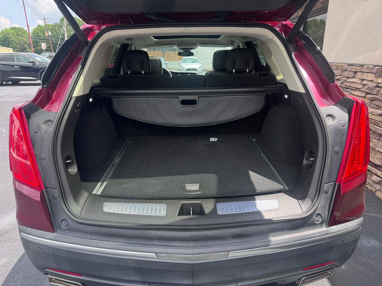 Used 2017 Cadillac XT5 Premium Luxury FWD image 5