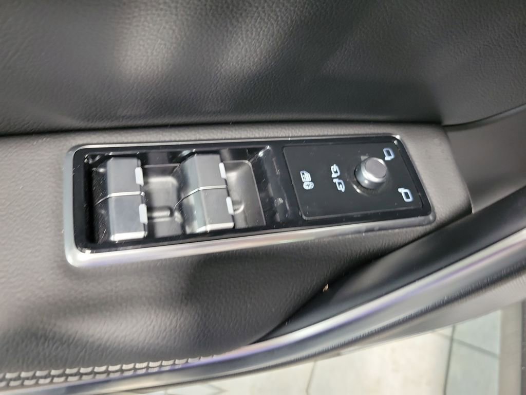 Used 2025 Jaguar F-PACE R-Dynamic S image 32