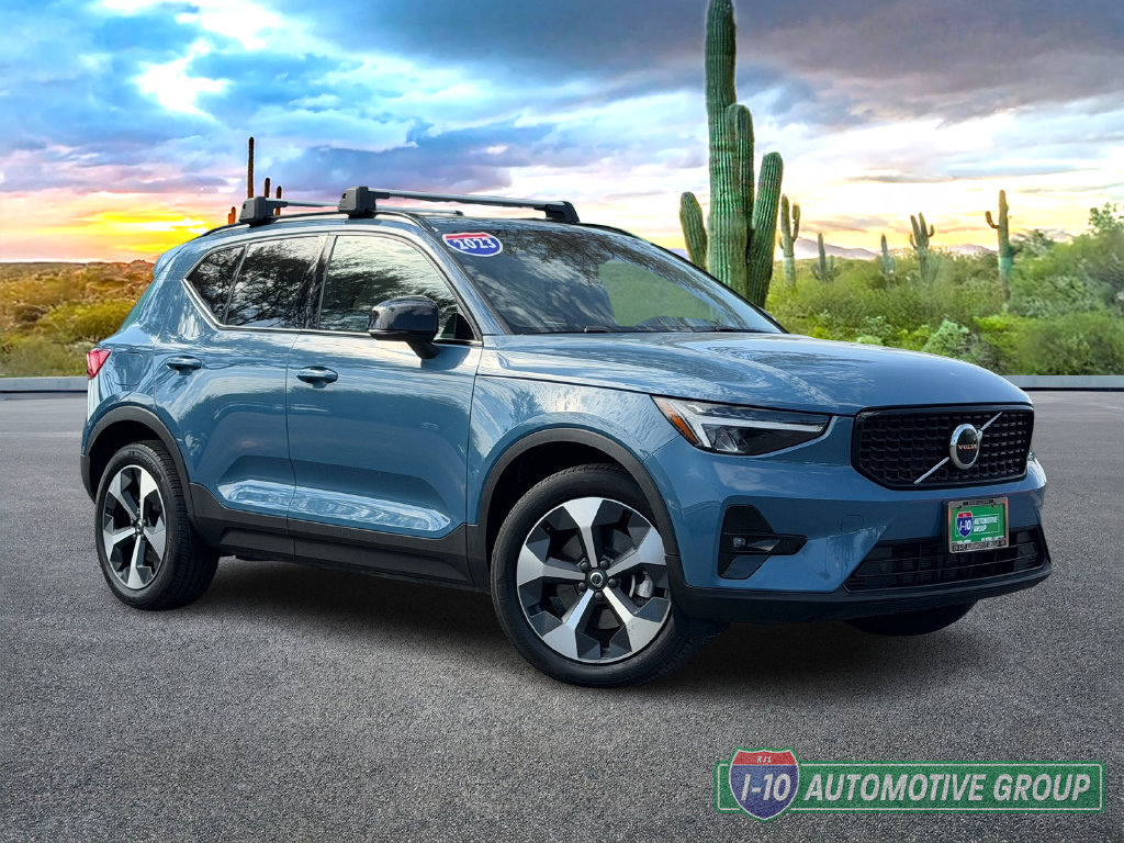 Used 2023 Volvo XC40 B4 Plus w/ Protection Package Premier FWD image 2