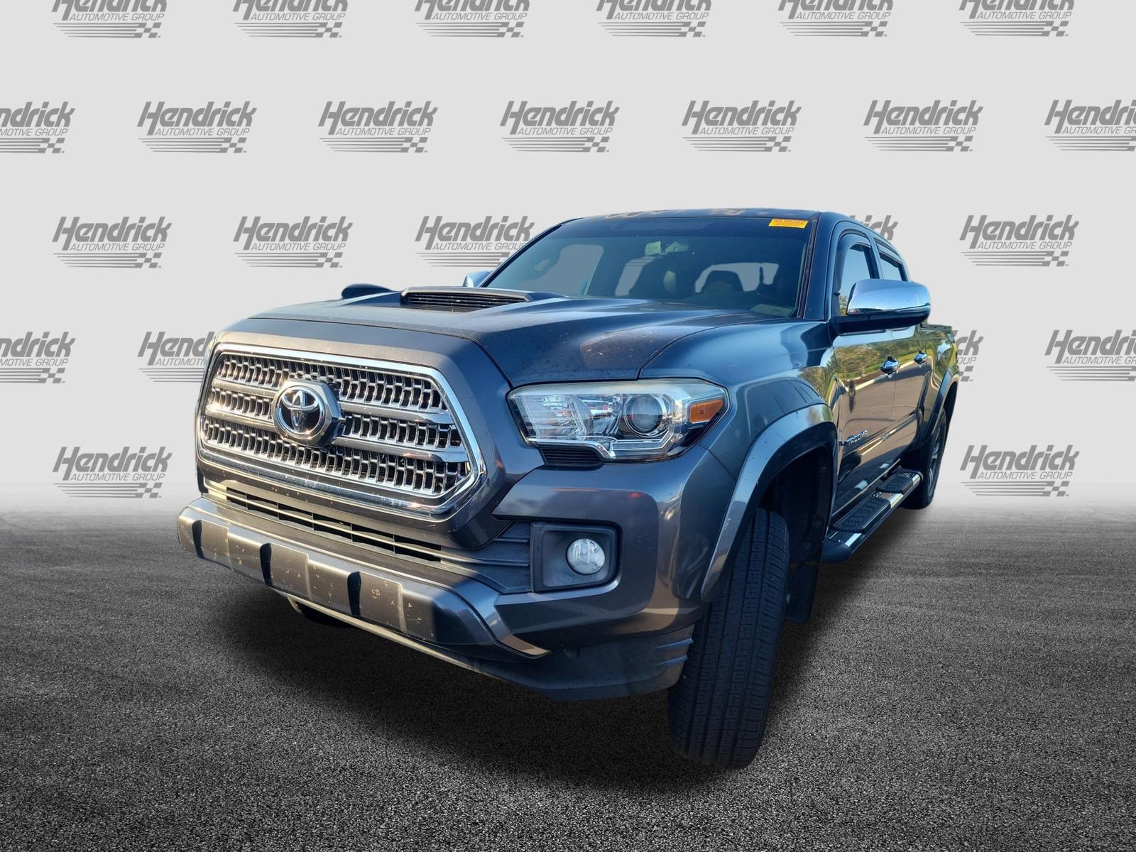 Used 2016 Toyota Tacoma TRD Sport w/ Premium & Technology Package RWD image 4