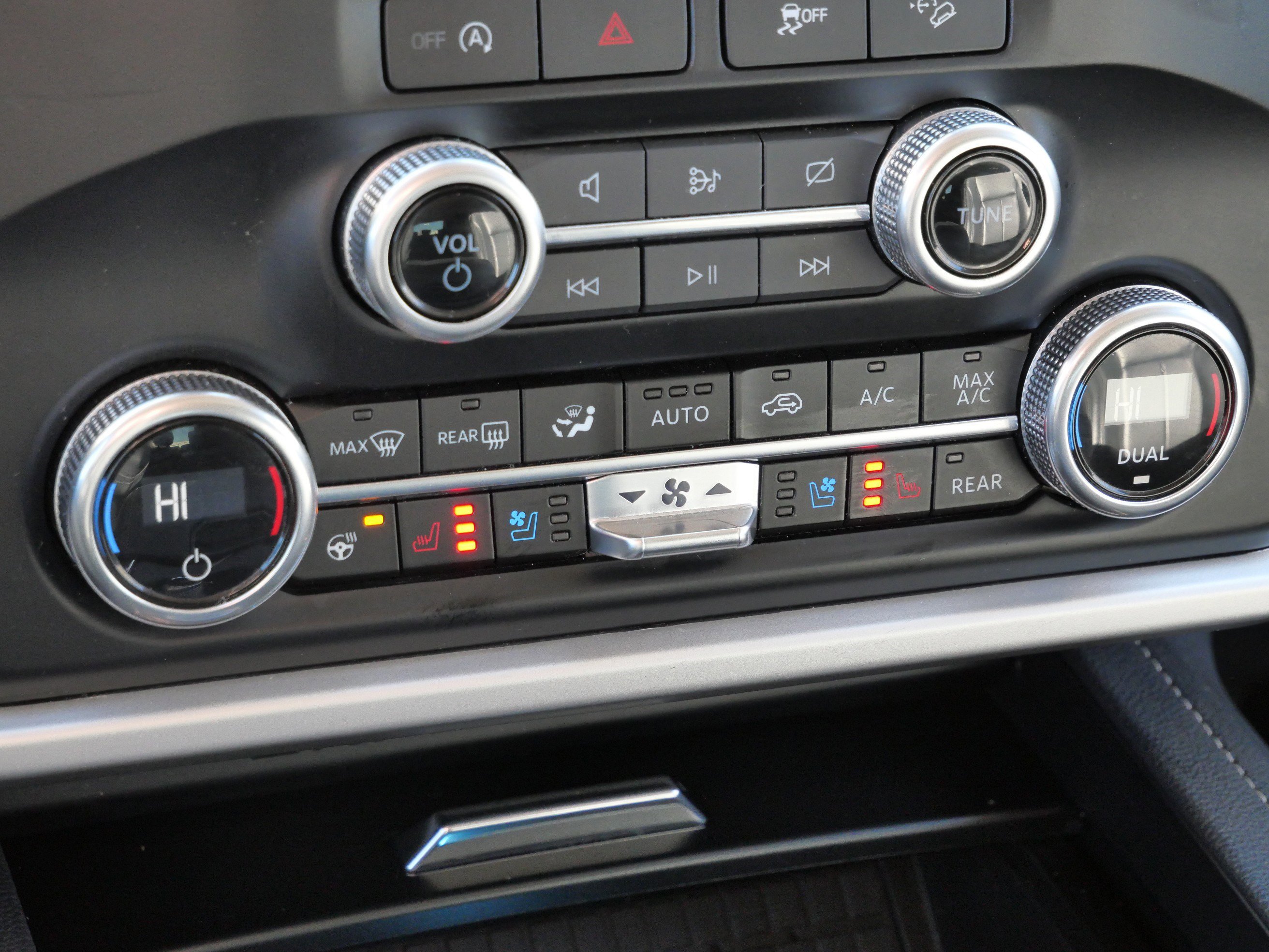 Used 2024 Ford Expedition XLT image 24