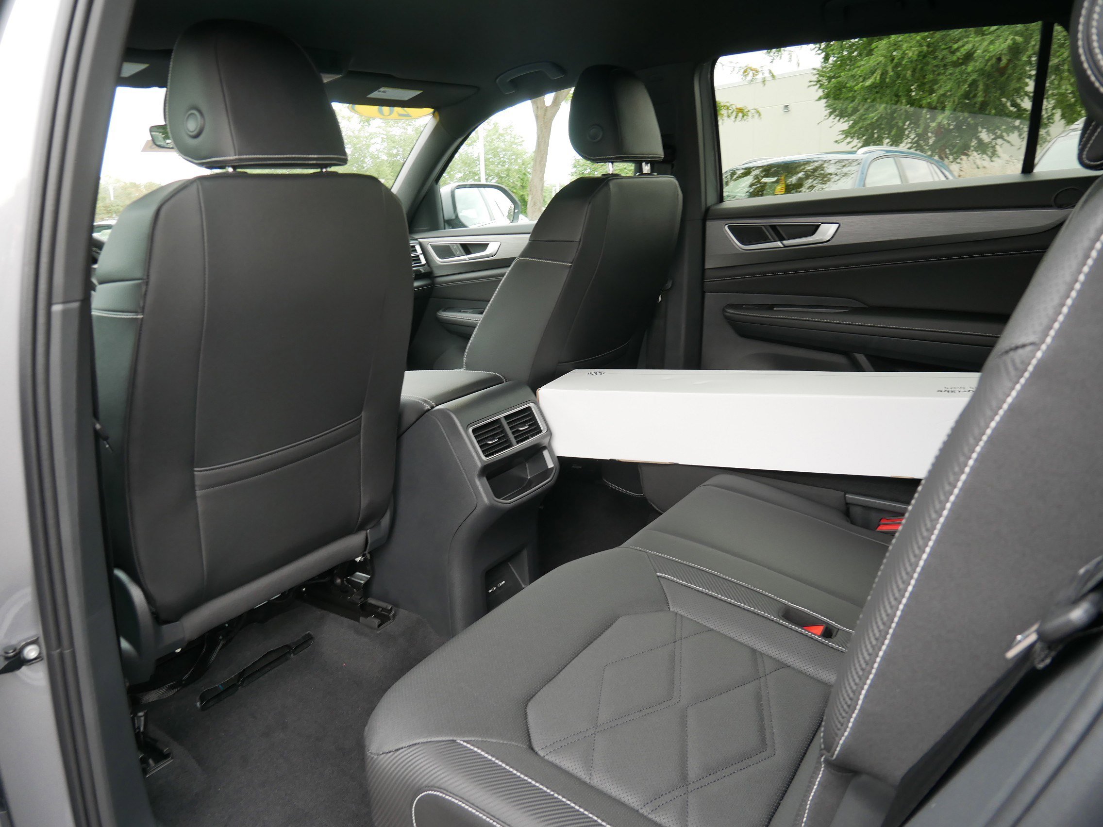 New 2026 Volkswagen Atlas SEL Premium R-Line image 10