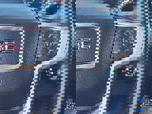 Used 2024 GMC Terrain SLT image 13