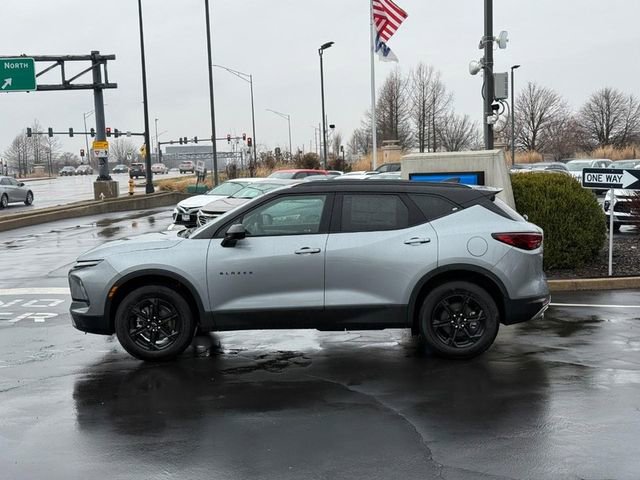Used 2025 Chevrolet Blazer LT w/ Midnight/Sport Edition image 2
