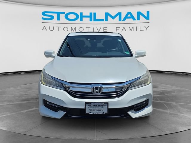 Used 2017 Honda Accord Touring image 2
