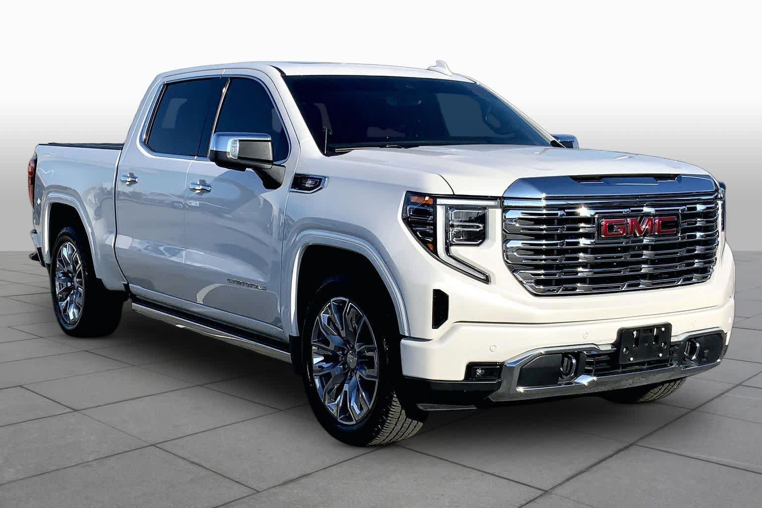 Used 2024 GMC Sierra 1500 Denali w/ Denali Reserve Package AWD/4WD image 3