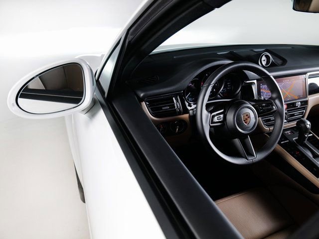 Certified 2025 Porsche Macan image 25
