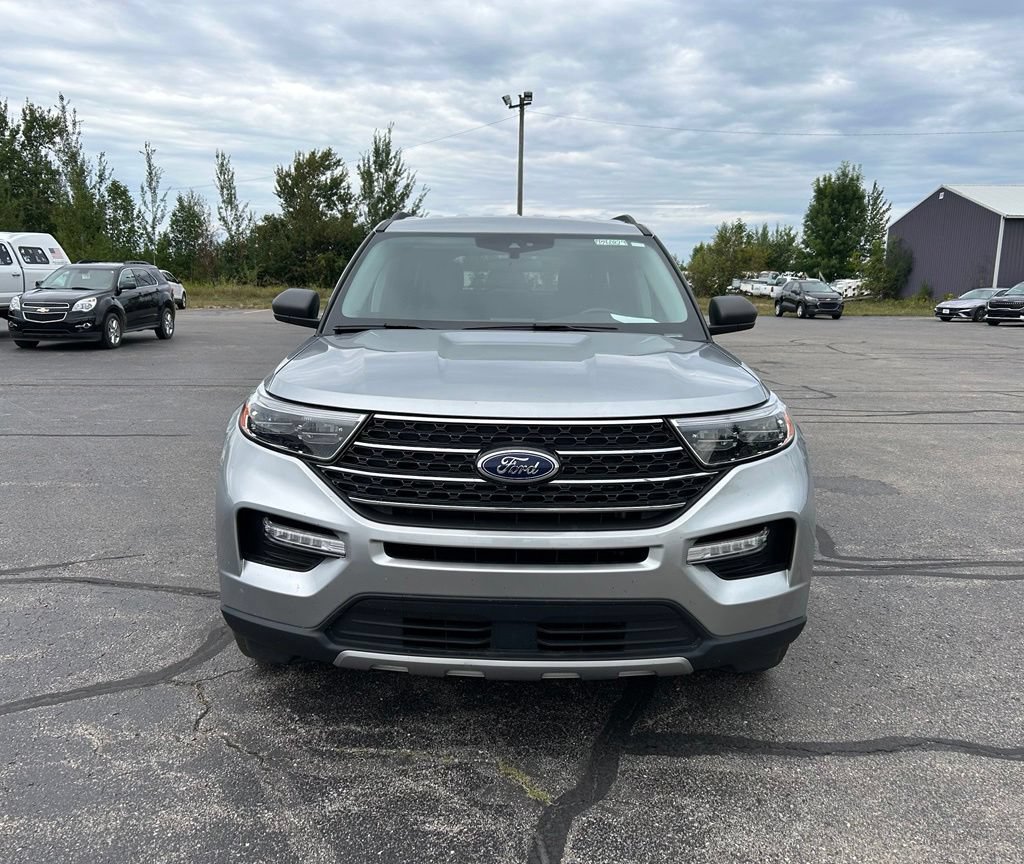 Used 2024 Ford Explorer XLT w/ Equipment Group 202A AWD/4WD image 8