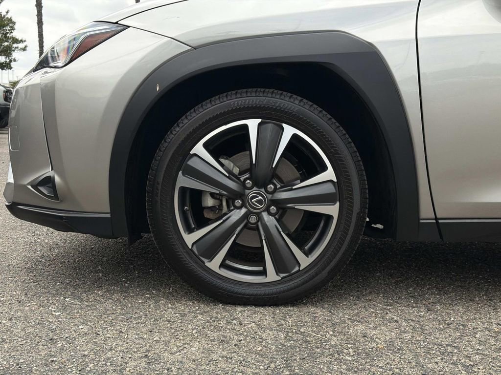 Used 2019 Lexus UX 200 w/ Premium Package image 28