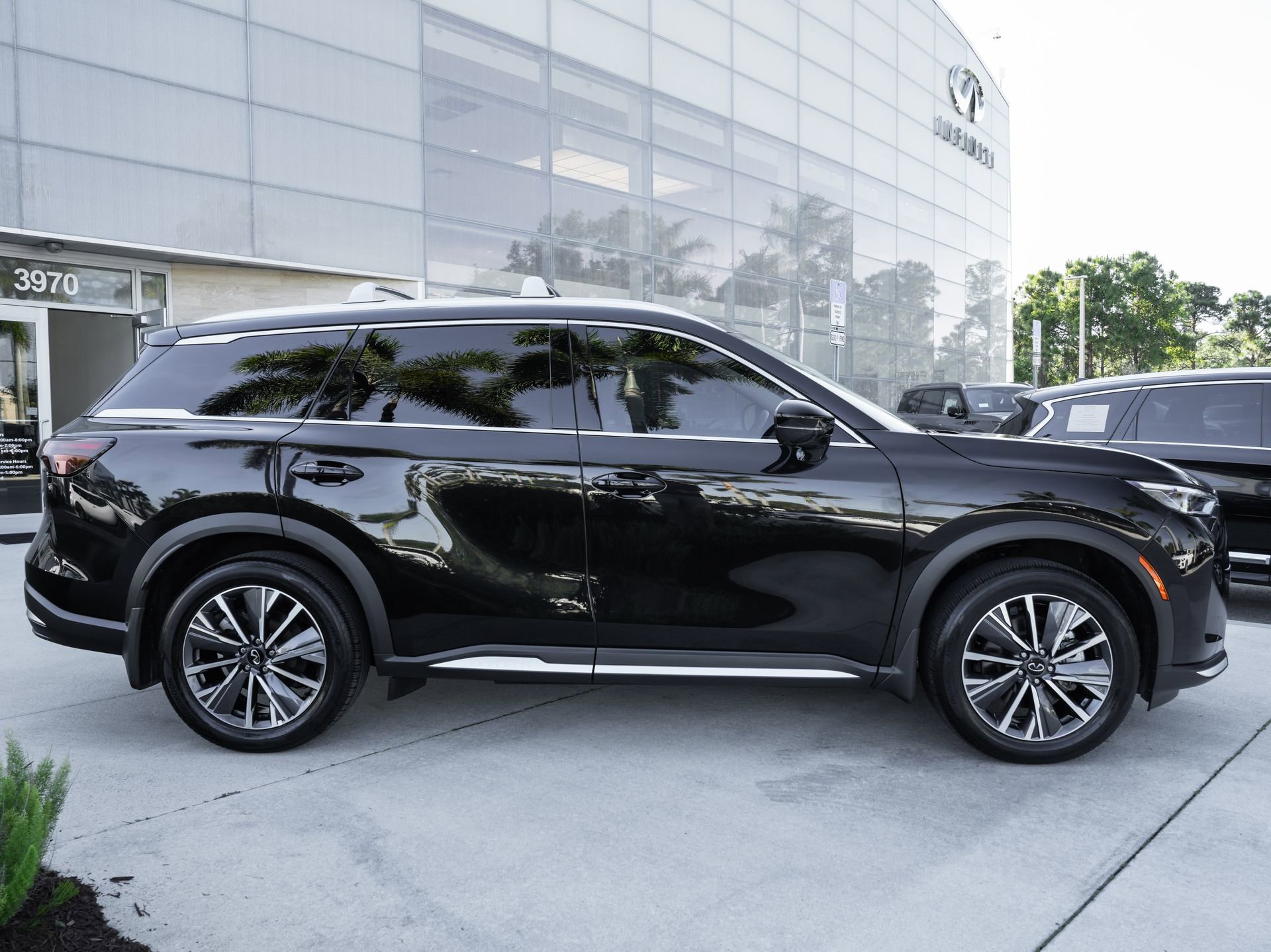 Certified 2026 INFINITI QX60 Luxe w/ Cargo Package FWD image 25