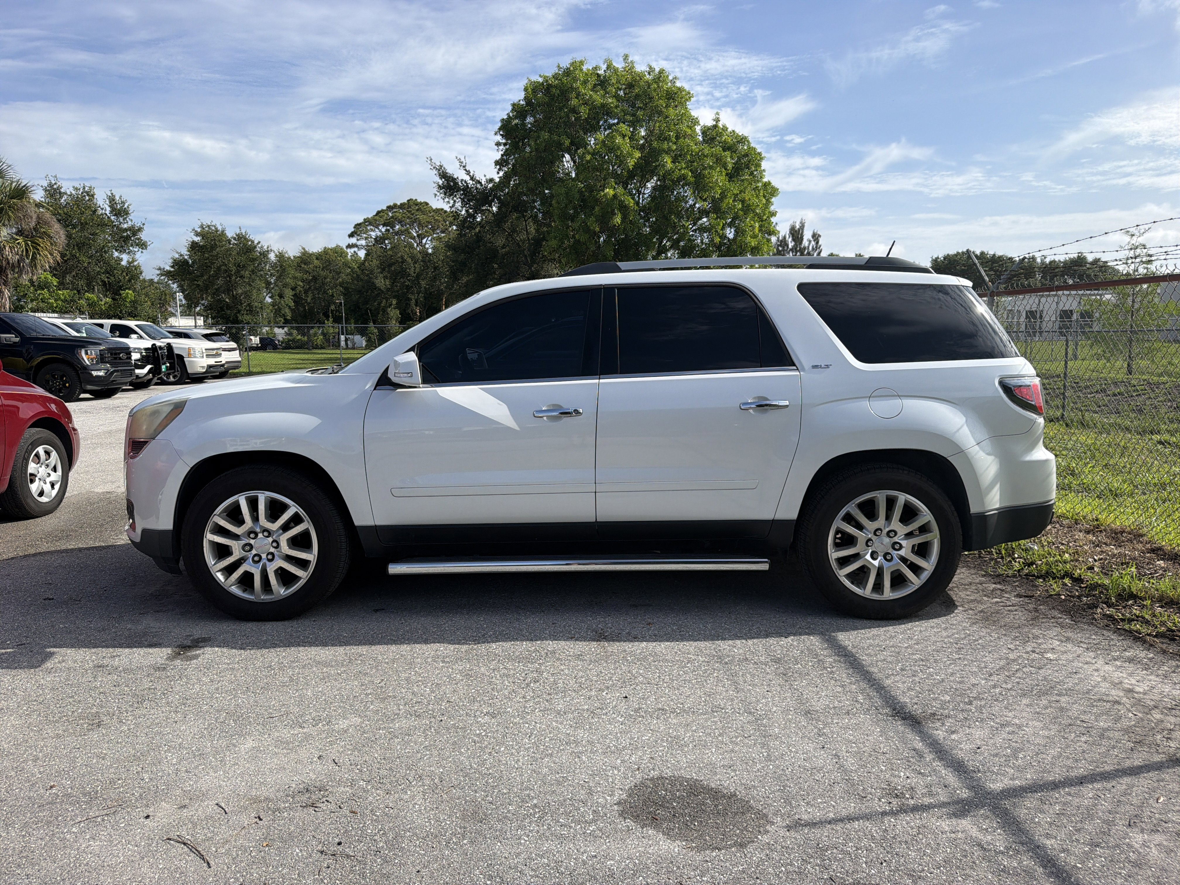 Used 2016 GMC Acadia SLT w/ Premium Edition FWD image 2