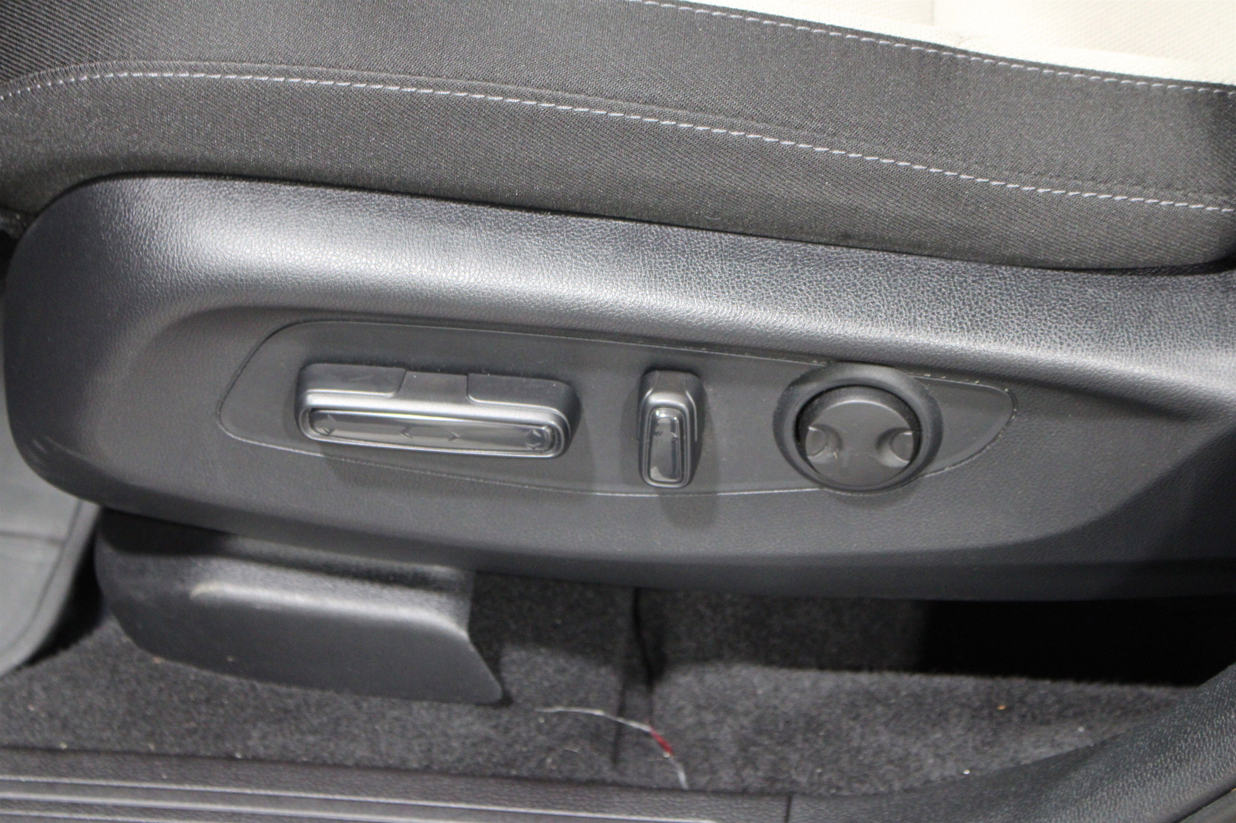 Used 2025 Honda CR-V EX image 5