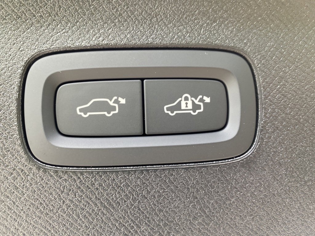 Used 2025 Volvo XC90 T8 Plus w/ Protection Package Premier image 37