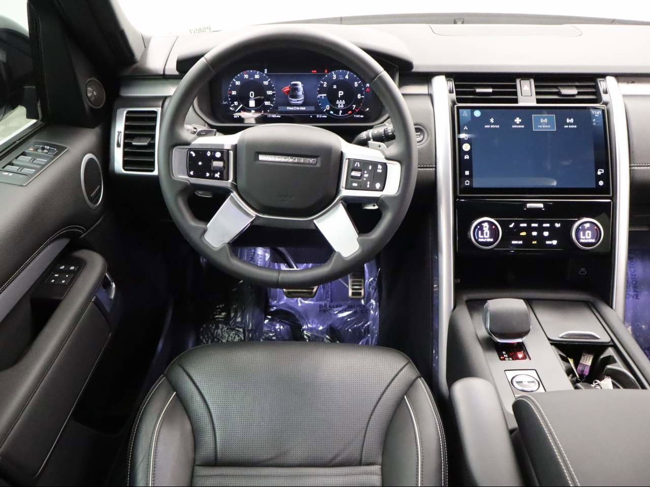 Used 2024 Land Rover Discovery Dynamic SE image 15