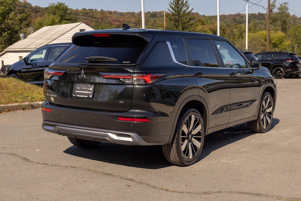 Used 2025 Mitsubishi Outlander SE image 5