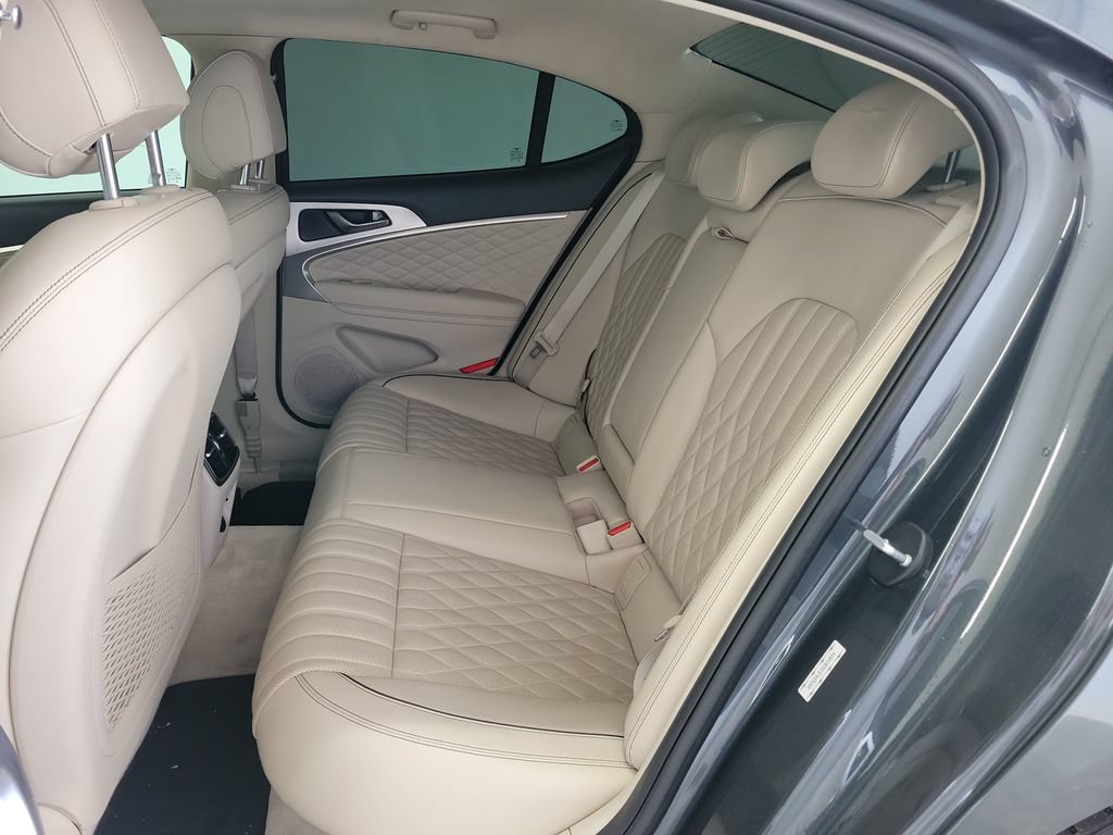 Used 2019 Genesis G70 3.3T Design RWD image 10