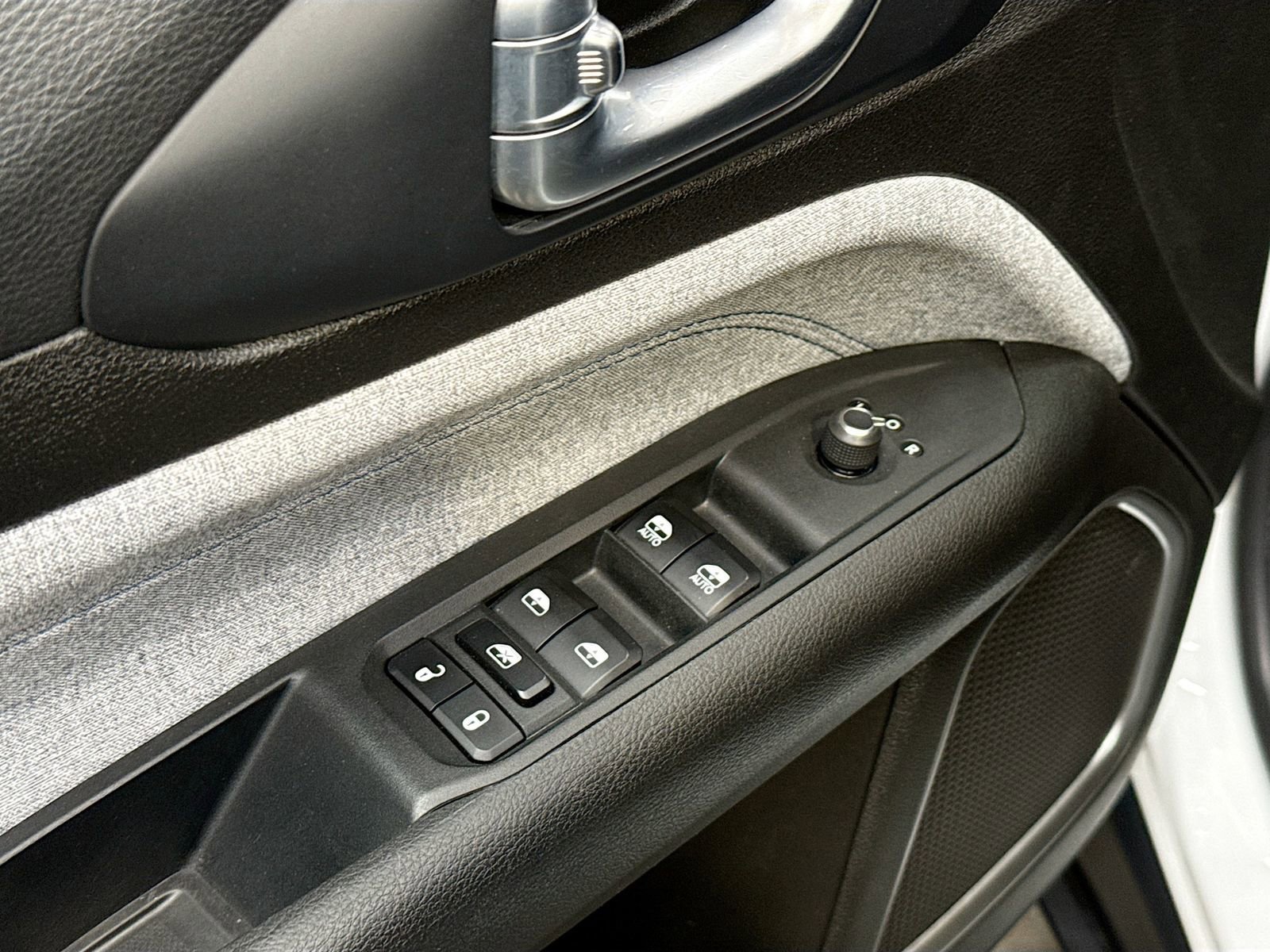 Used 2024 Jeep Compass Latitude image 19