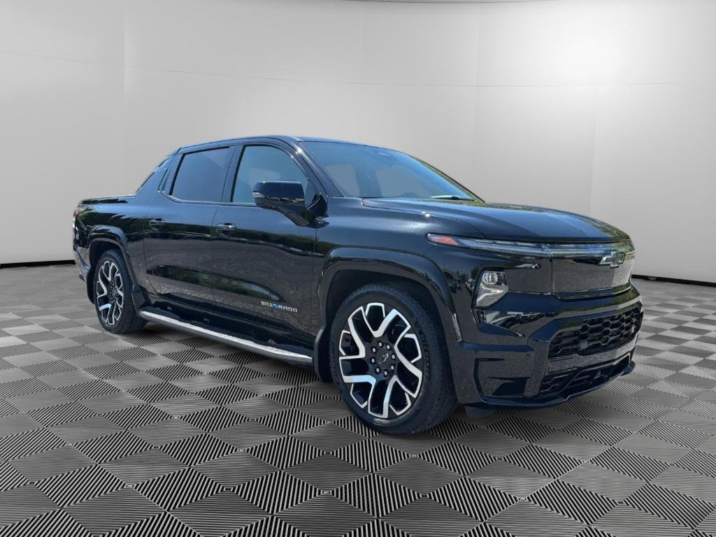 Used 2024 Chevrolet Silverado EV RST AWD/4WD image 2