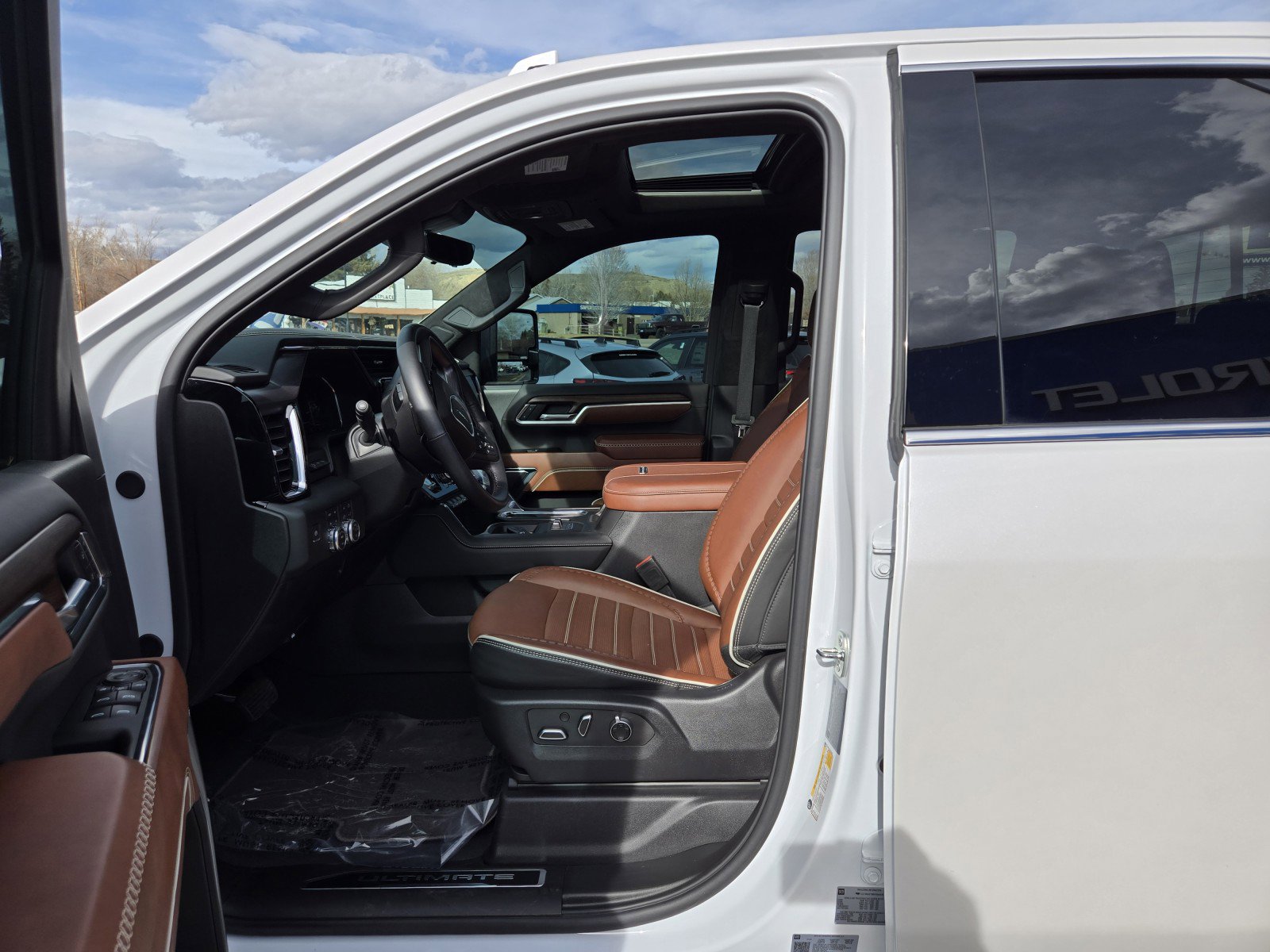 Used 2024 GMC Sierra 2500 Denali Ultimate image 9