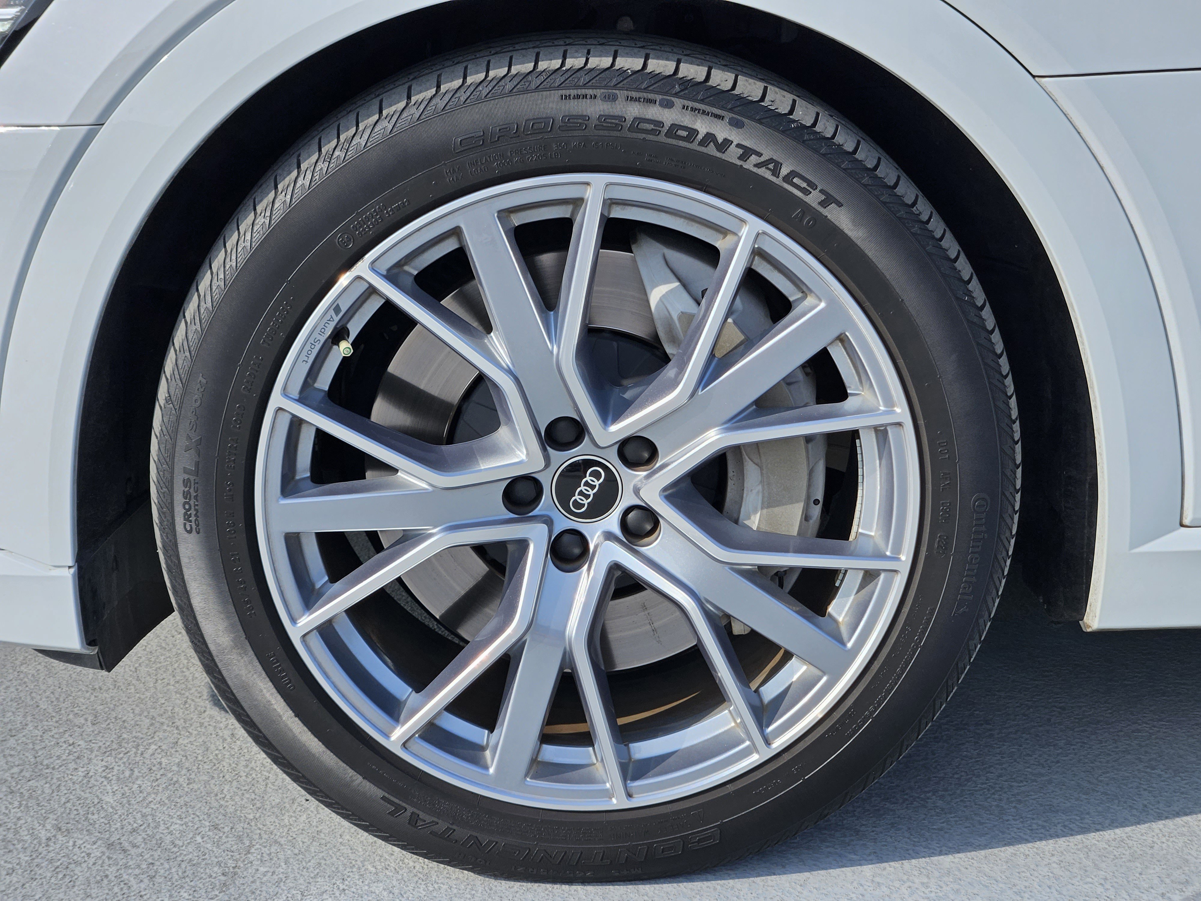 Used 2021 Audi e-tron Prestige w/ Prestige Package image 13