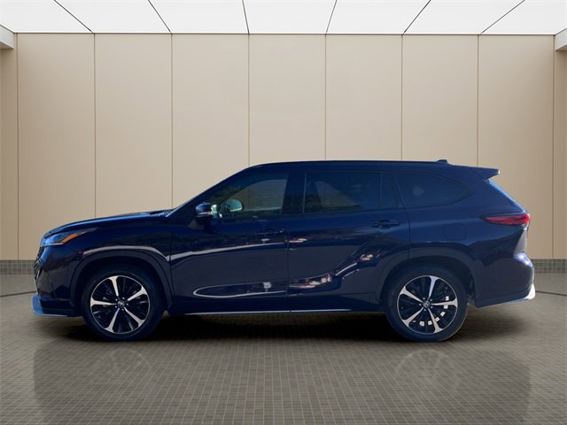 Used 2022 Toyota Highlander XSE image 2