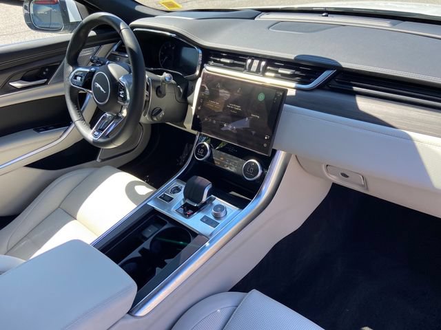 Used 2023 Jaguar XF R-Dynamic SE AWD/4WD image 24