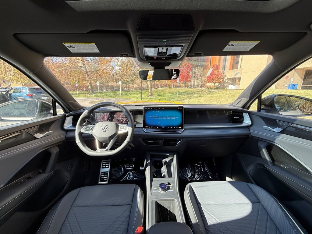 New 2025 Volkswagen Tiguan SE R-Line image 22