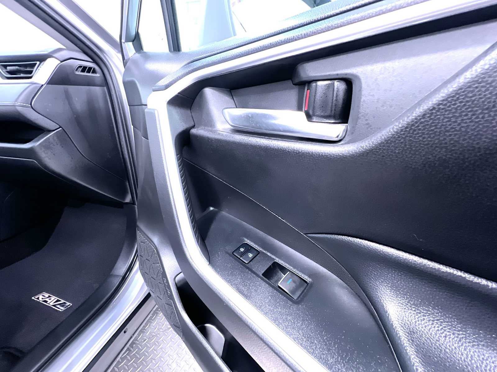 Used 2022 Toyota RAV4 XLE w/ Convenience Package AWD/4WD image 36