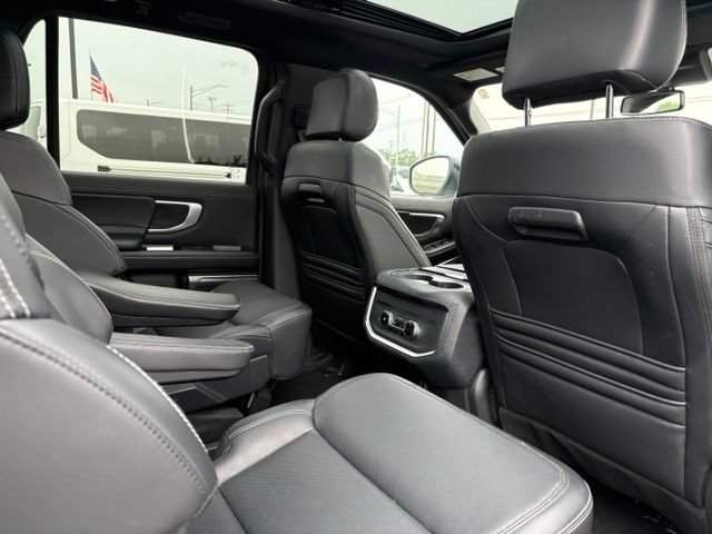 Used 2025 Ford Expedition Max Platinum w/ Stealth Appearance Package AWD/4WD image 15