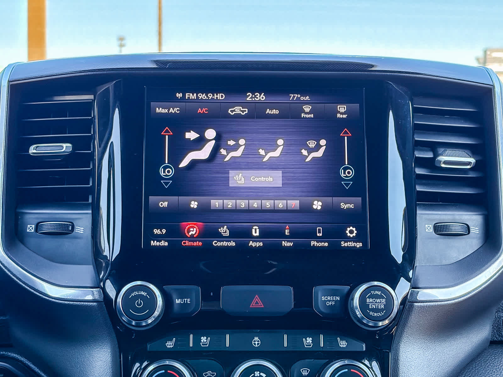 Used 2021 RAM 1500 Laramie AWD/4WD image 13