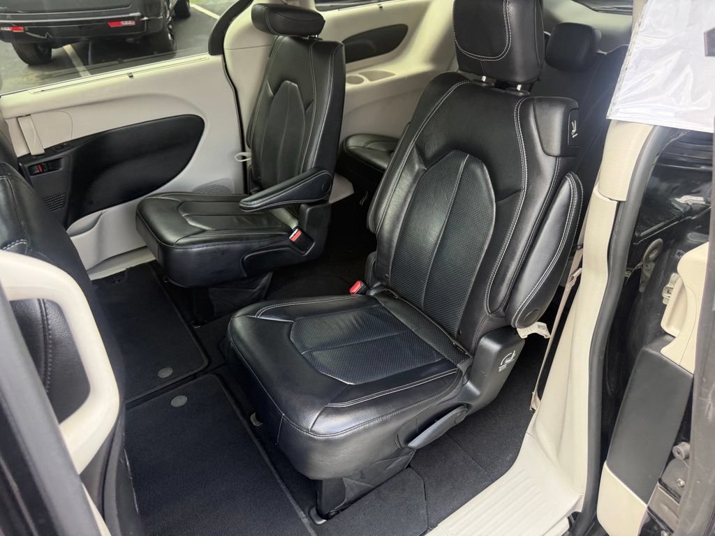 Used 2022 Chrysler Pacifica Touring-L AWD/4WD image 31
