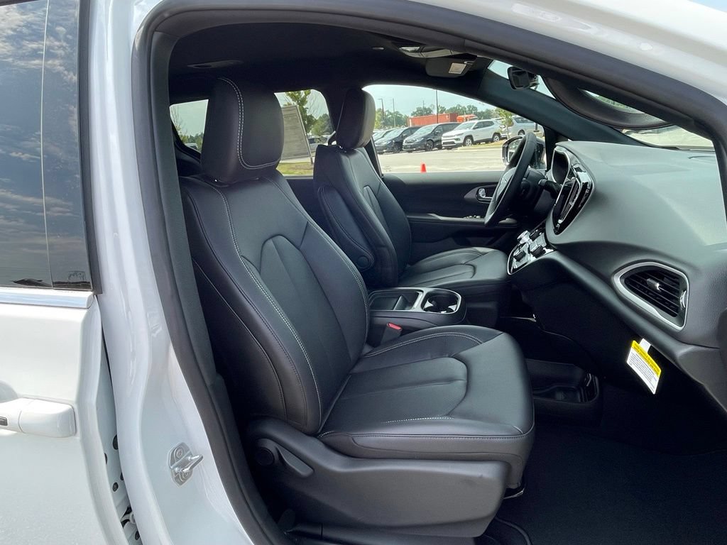 New 2027 Chrysler Pacifica LX FWD image 44