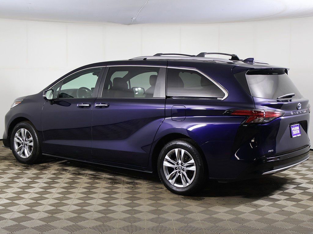 Used 2022 Toyota Sienna Limited AWD/4WD image 11