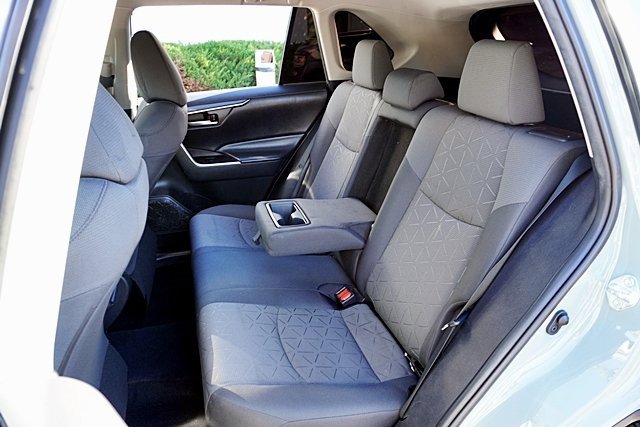 Used 2021 Toyota RAV4 XLE image 16