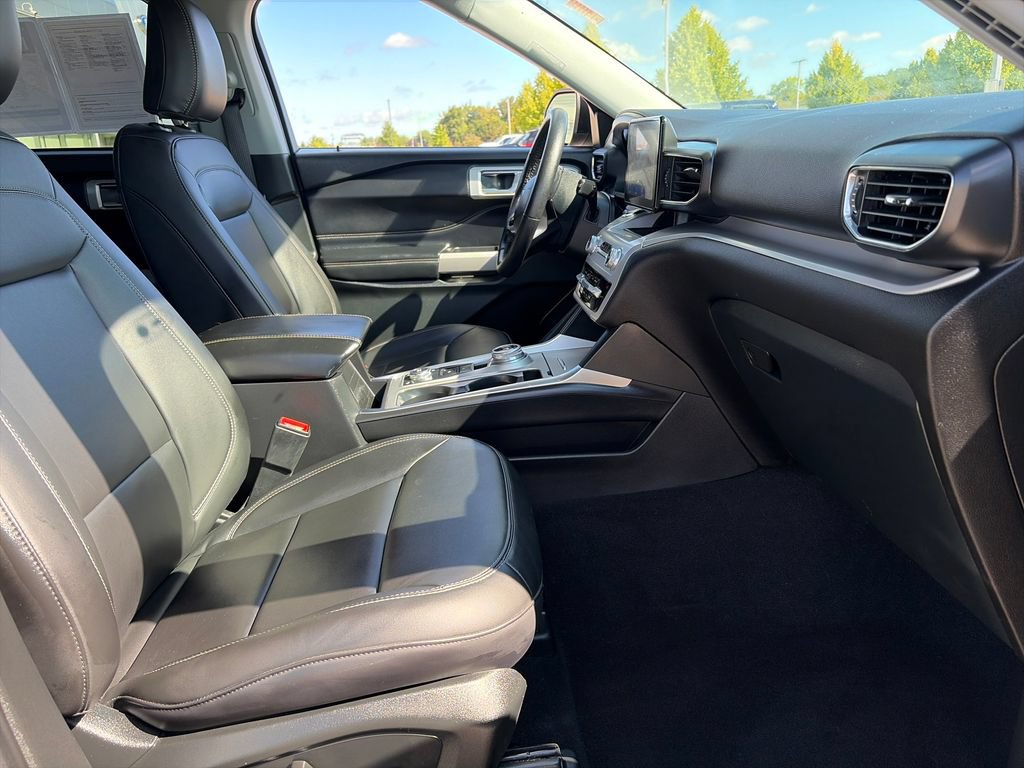 Used 2024 Ford Explorer XLT w/ Equipment Group 202A AWD/4WD image 11