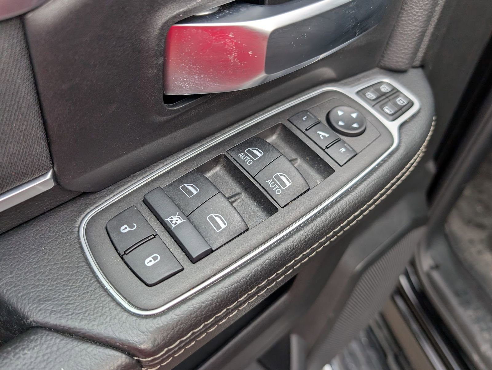 Used 2024 RAM 2500 Big Horn w/ Sport Appearance Package image 7