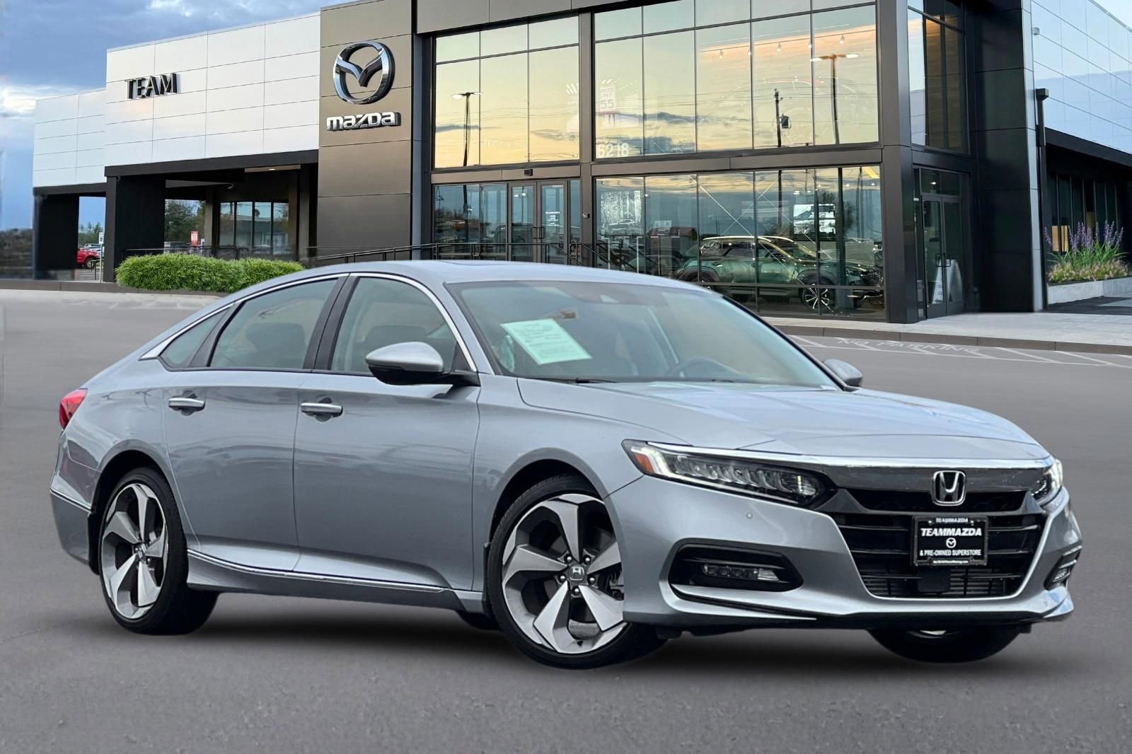 Used 2020 Honda Accord Touring image 2