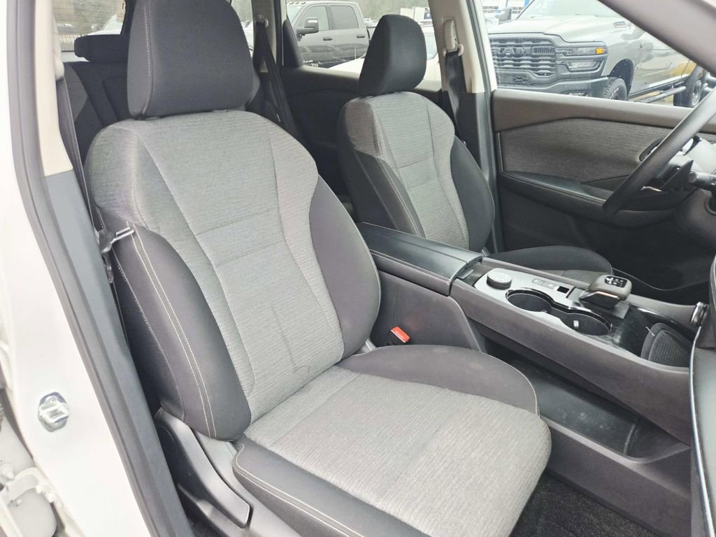 Used 2023 Nissan Rogue SV image 15