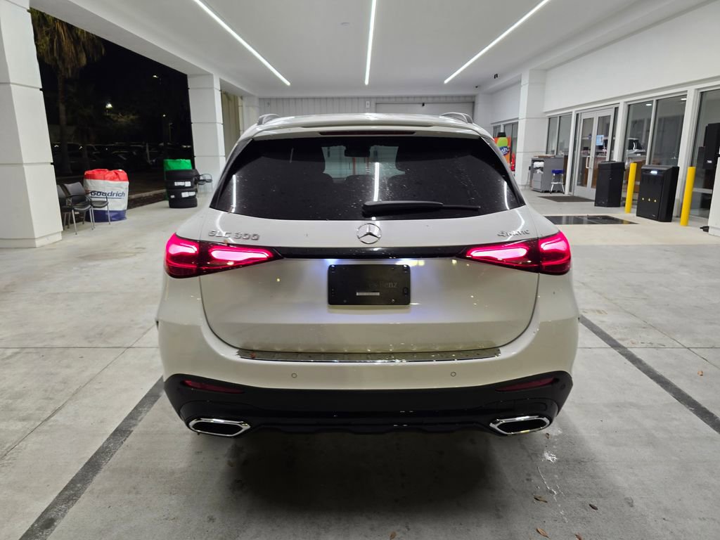 Used 2025 Mercedes-Benz GLC 300 4MATIC w/ AMG Line image 5