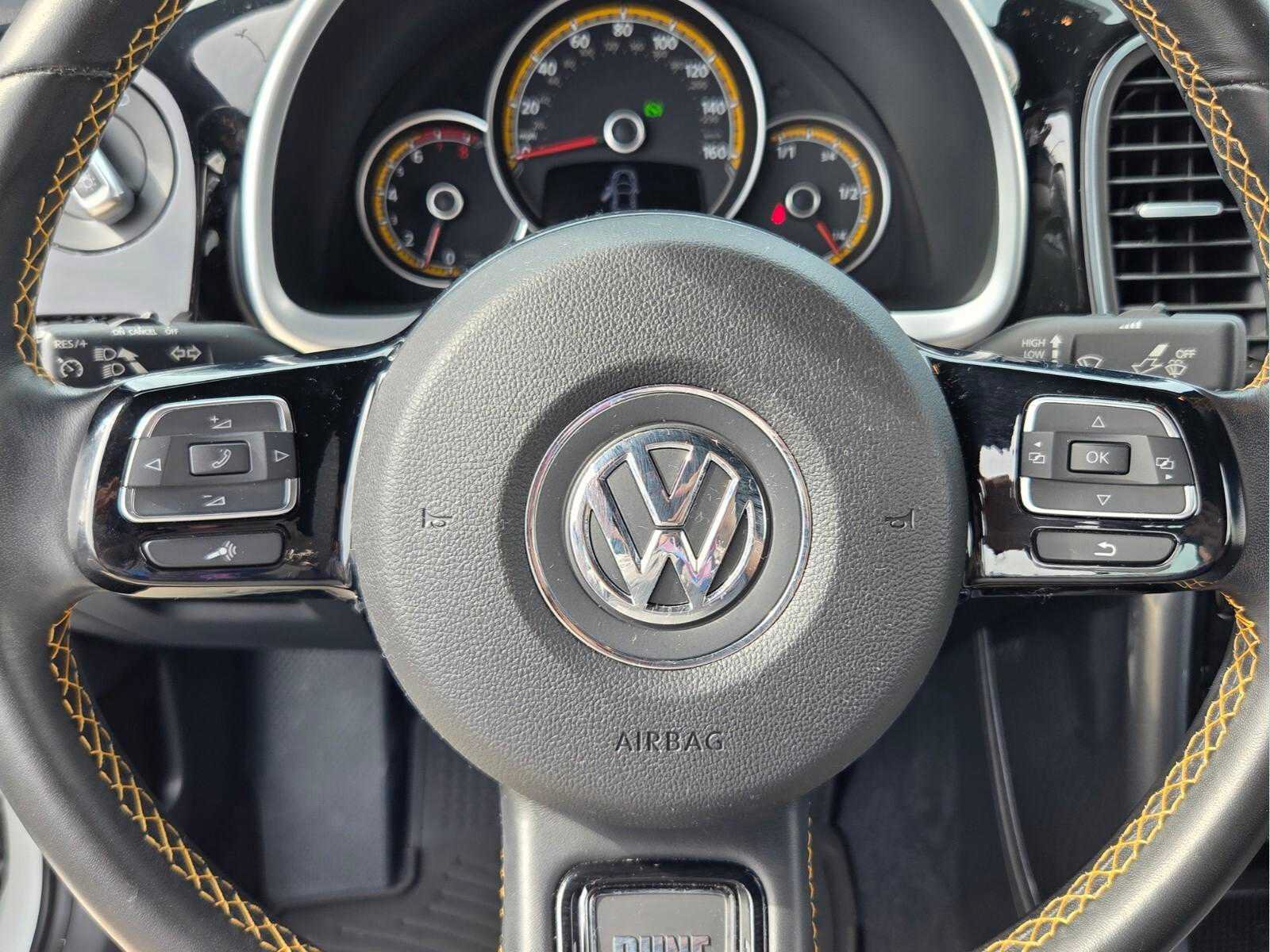 Used 2018 Volkswagen Beetle 2.0T Dune FWD image 29