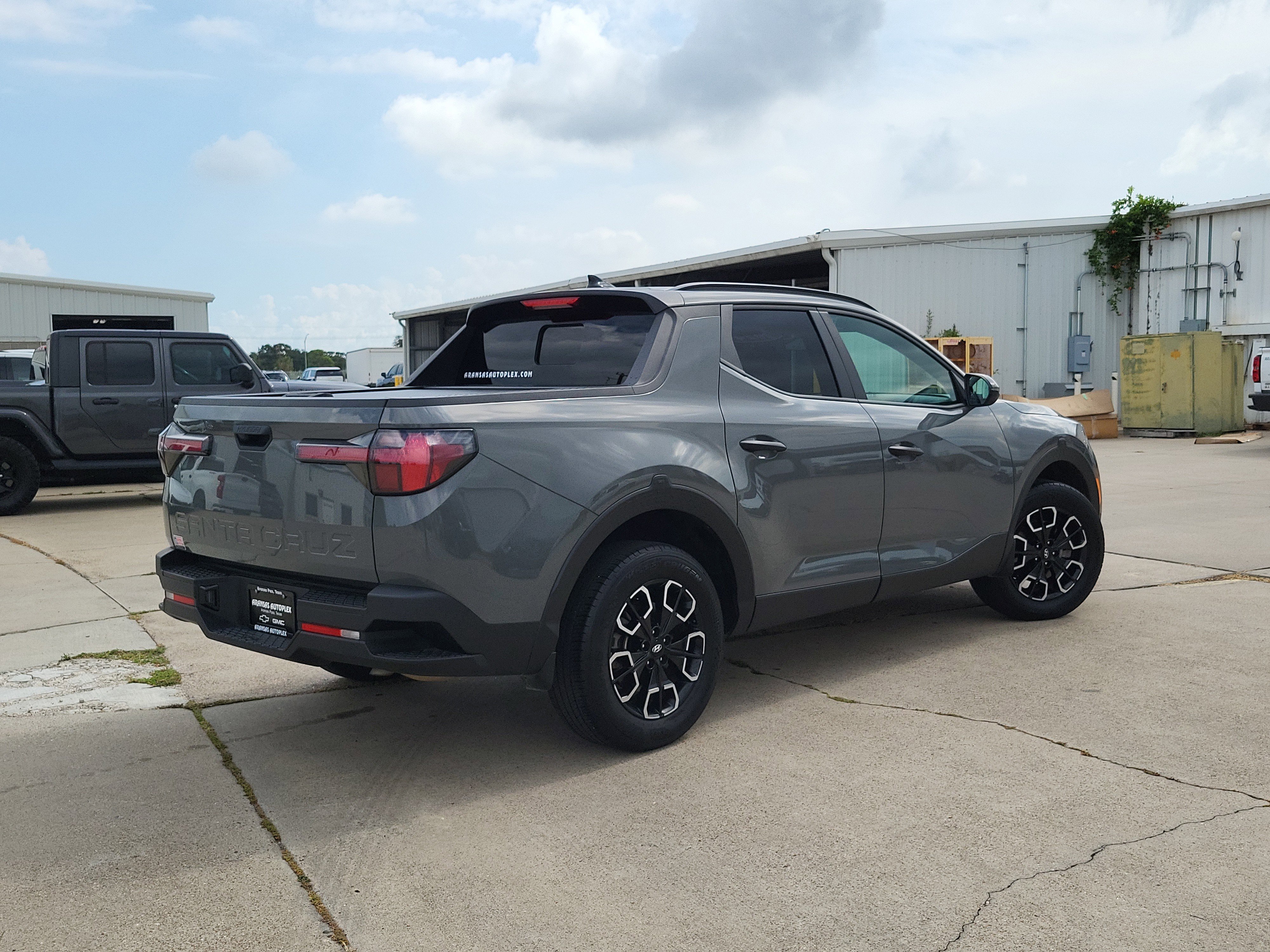 Used 2024 Hyundai Santa Cruz SEL w/ Activity Package image 5