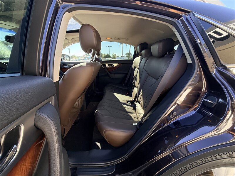 Used 2011 INFINITI FX35 AWD w/ Premium Pkg image 27