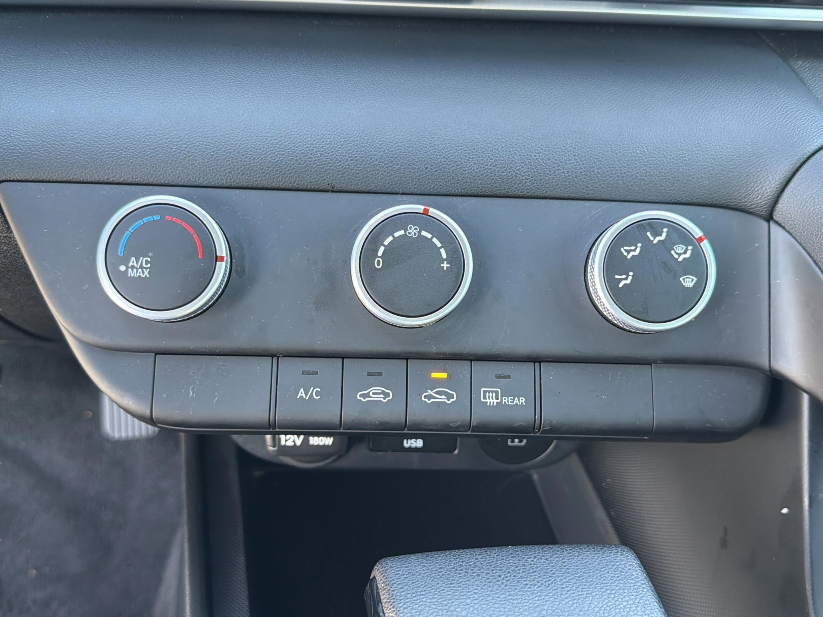 Used 2025 Hyundai Elantra SE image 12