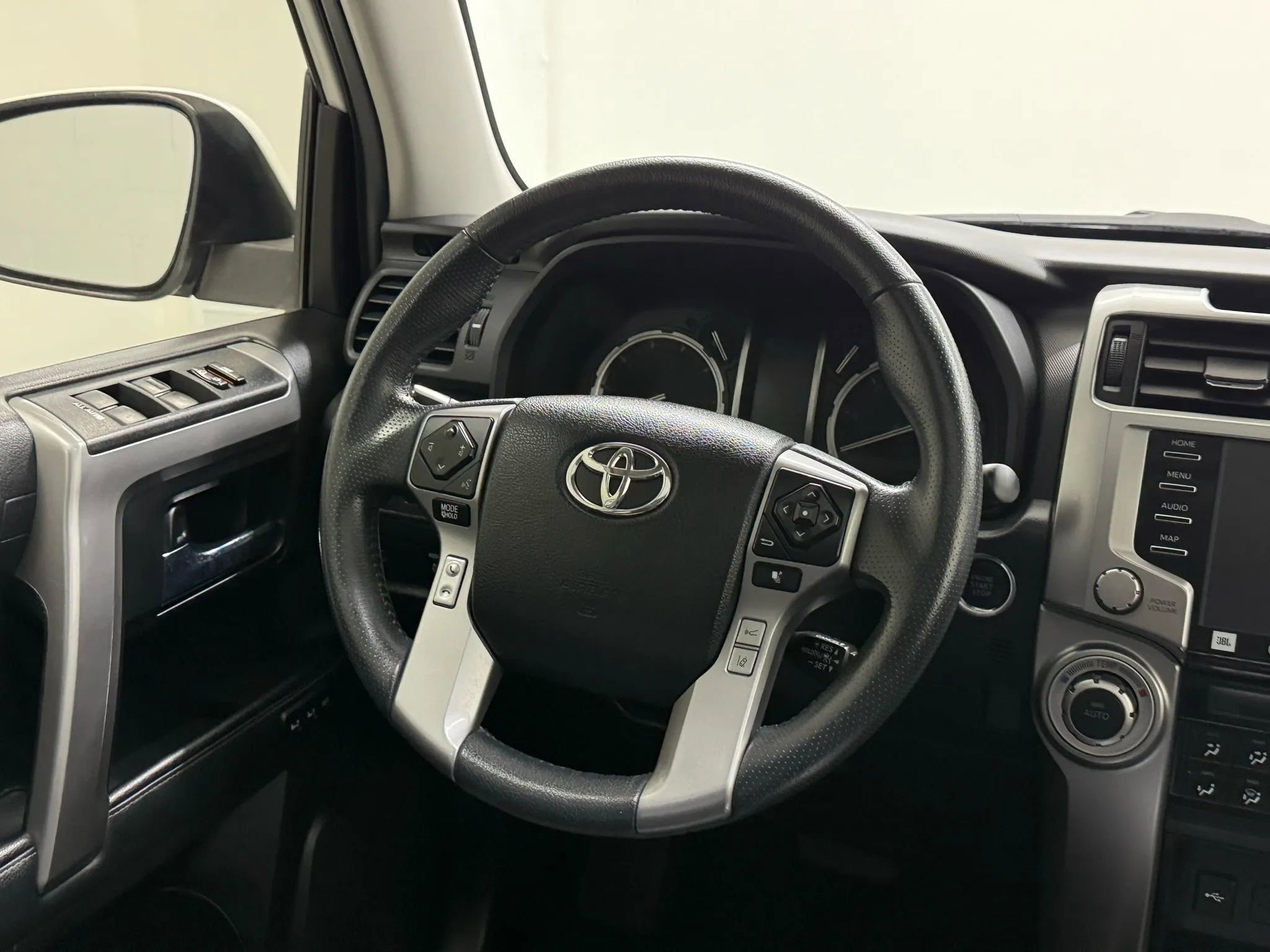 Used 2020 Toyota 4Runner Limited image 24