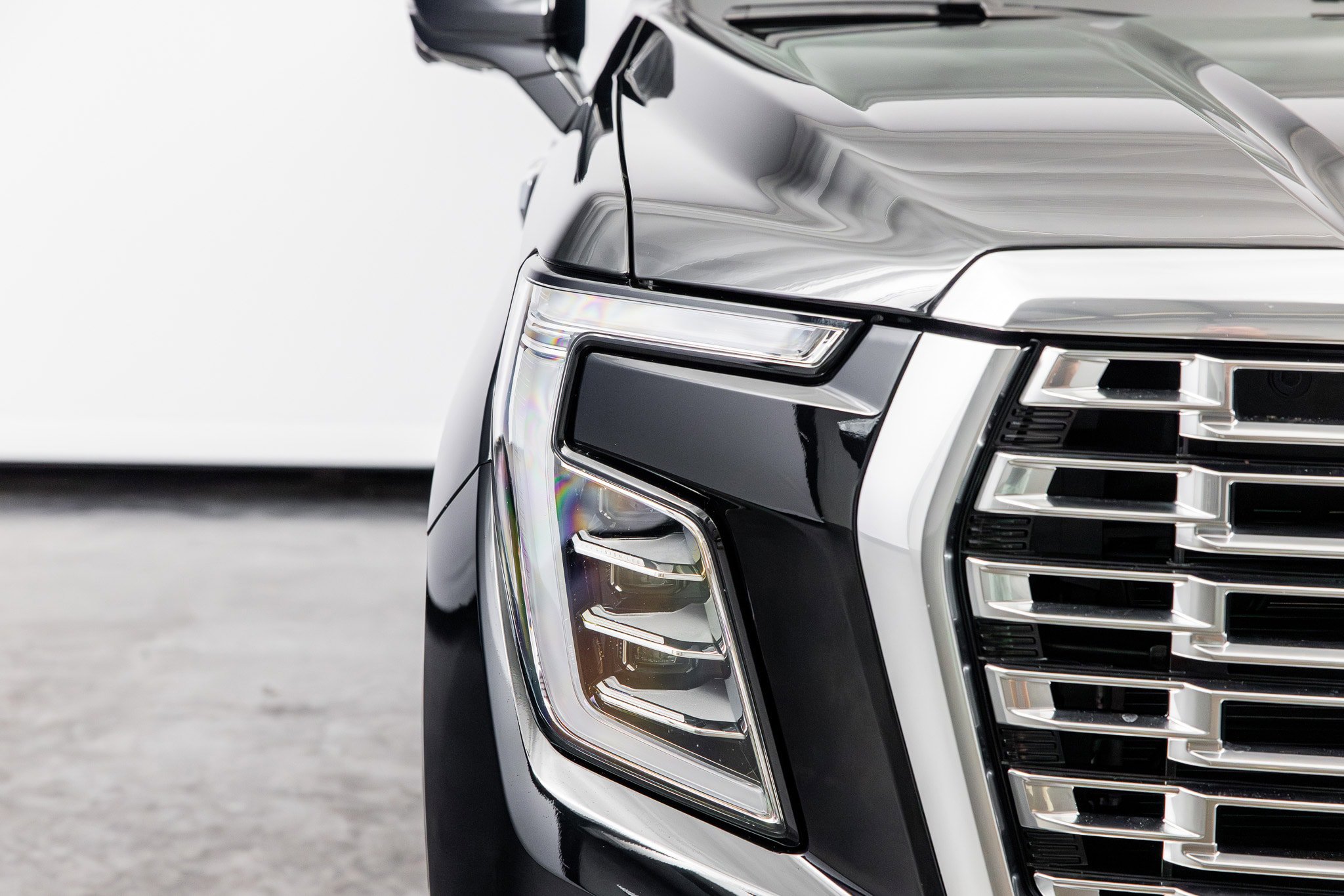 Used 2025 GMC Yukon Denali AWD/4WD image 3